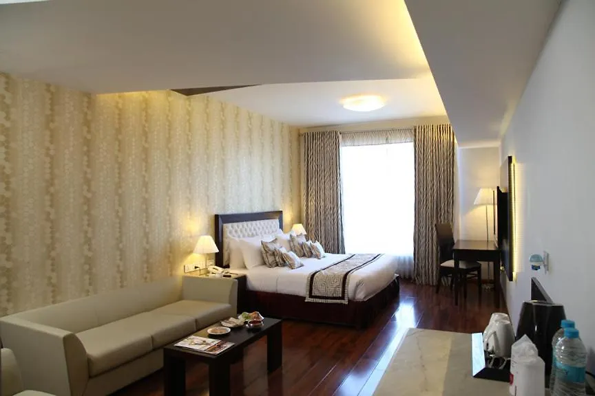 *** Hotel Treehouse Queens Pearl Gurgaon India