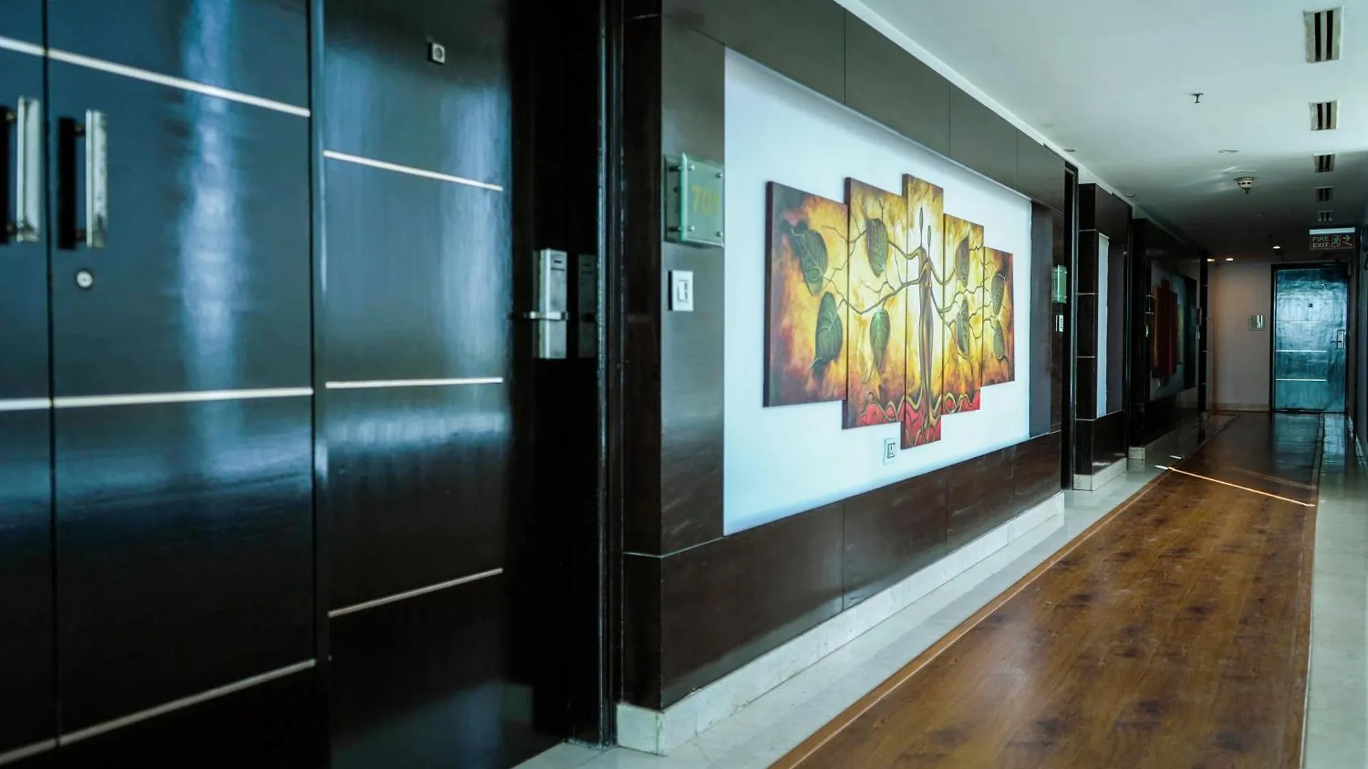Hotel Treehouse Queens Pearl Gurgaon