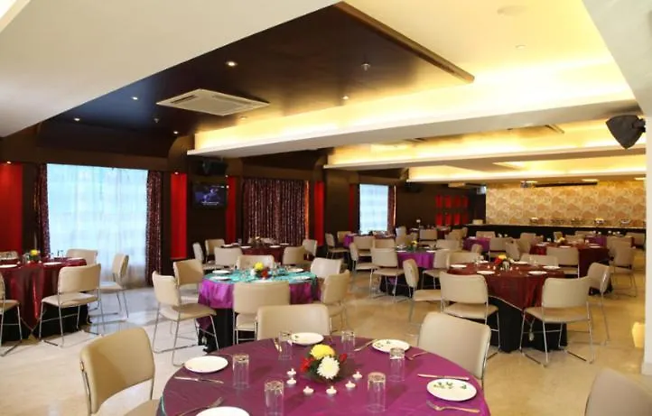*** Hotel Treehouse Queens Pearl Gurgaon India